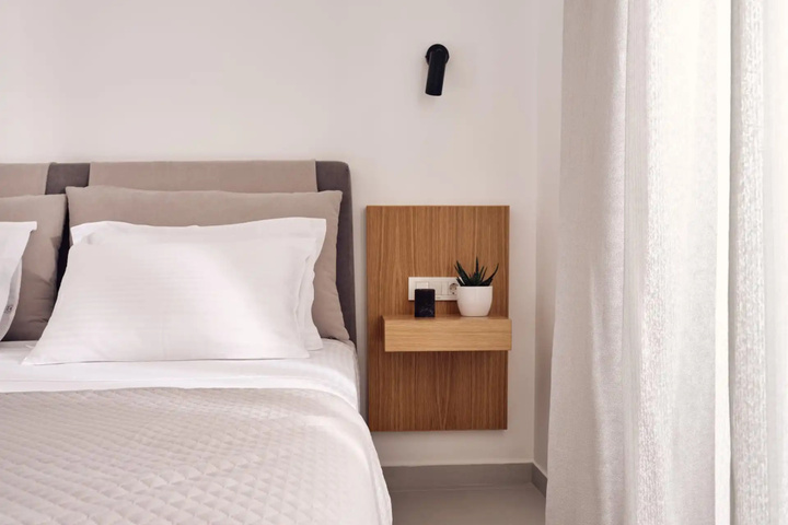 Room 4 of 20