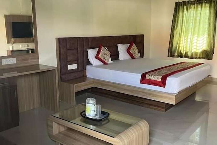 Room 3 of 32