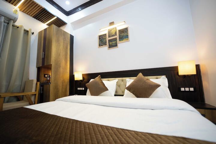 Room 2 of 31