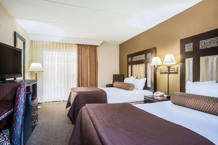 2 Double Beds Room (2 of 4)