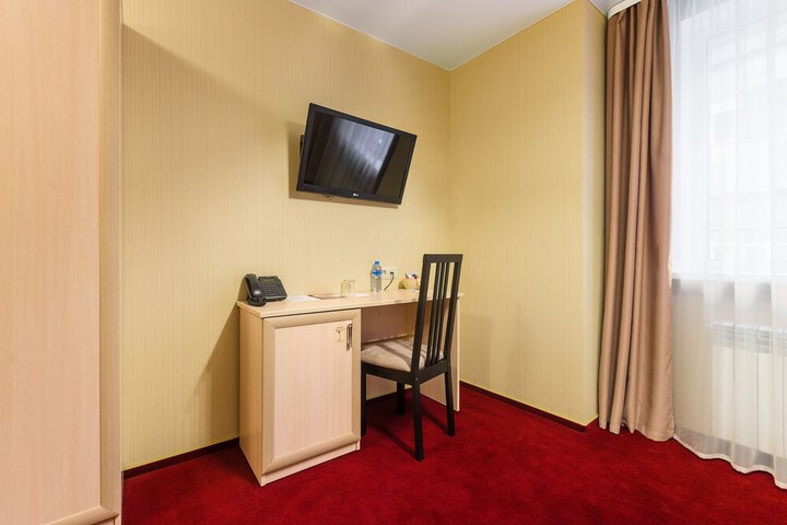 Room 4 of 74
