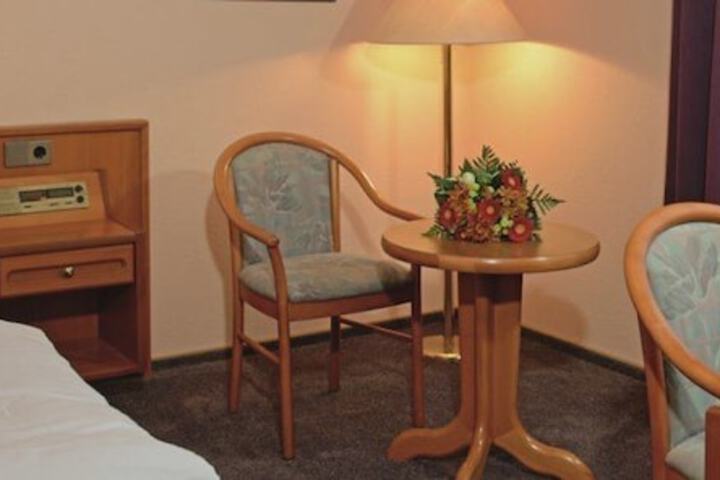 Room 3 of 28