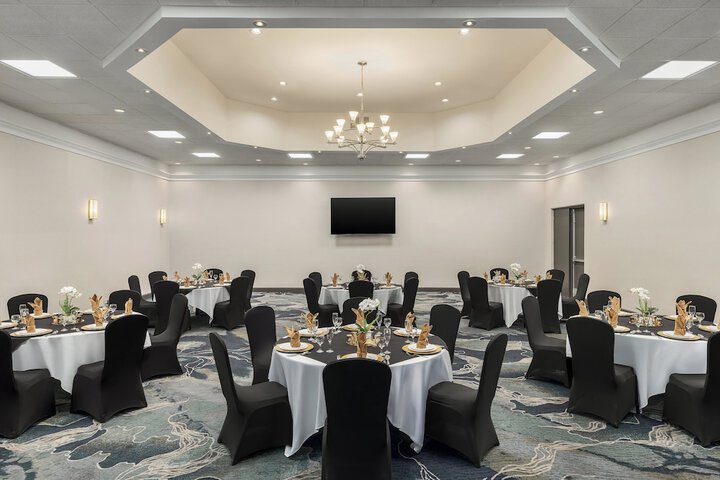Ballroom/Hall 30 of 55
