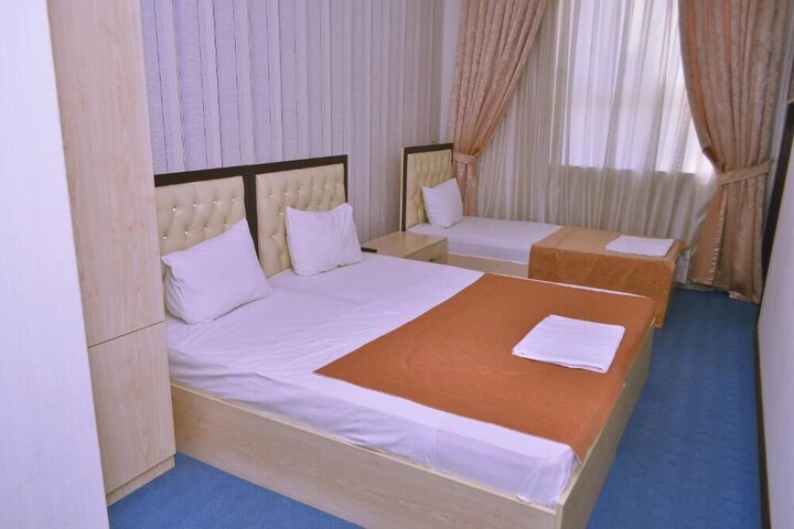 Room 4 of 33