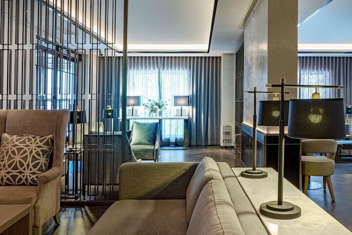 Lounge 89 of 108