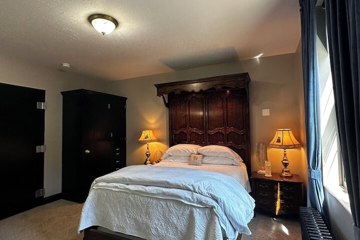 Room 10 of 19