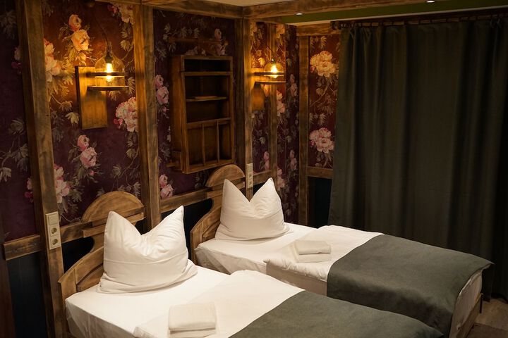 Room 13 of 84