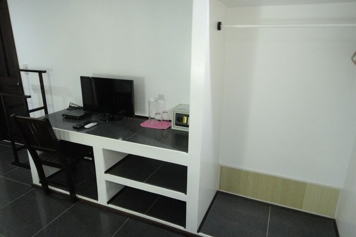 Room 21 of 53