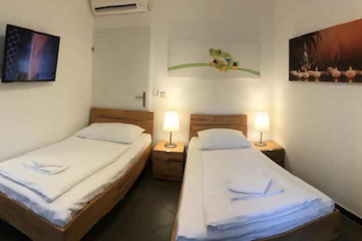 Room 16 of 133