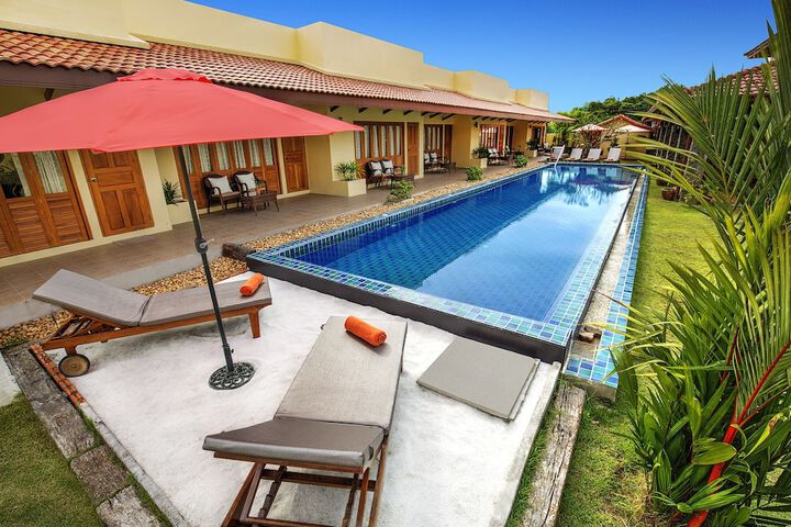 Hotel Pool