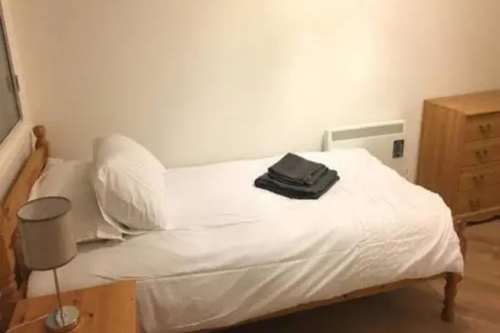 Room 3 of 8