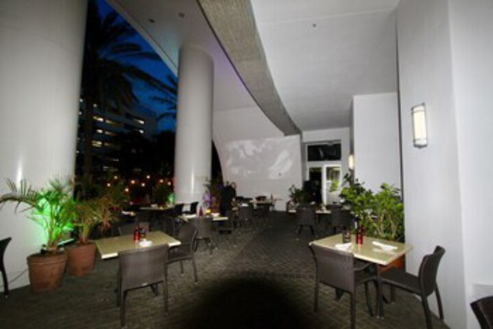 Lounge 14 of 263