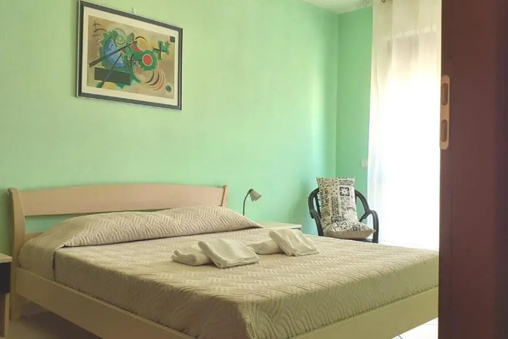 Room 2 of 17
