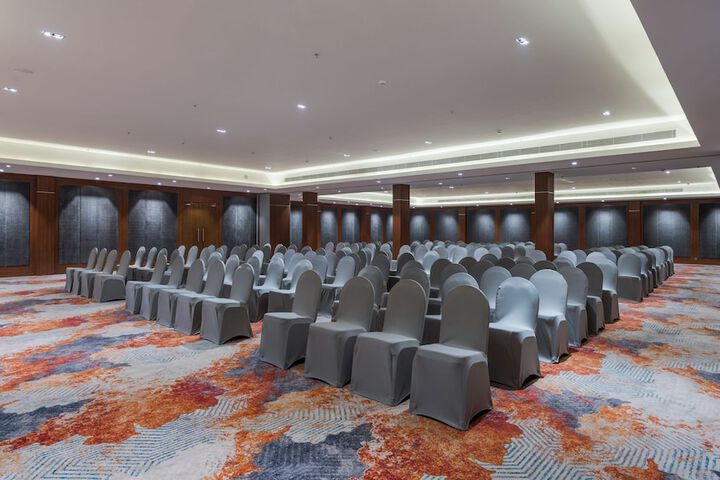 Ballroom/Hall 55 of 69