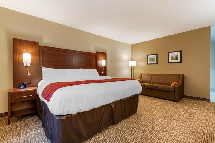 1 King Bed (4 of 16)
