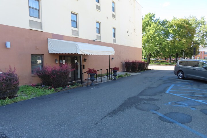 Hotel 70 of 75