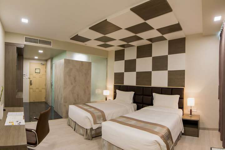 Room 8 of 129