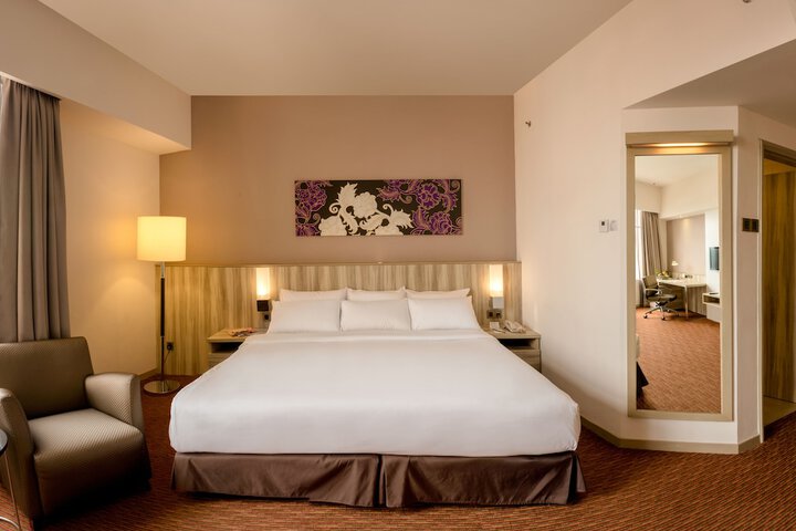 Room 9 of 33