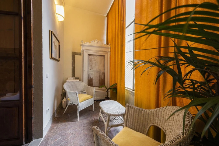 Room 4 of 11