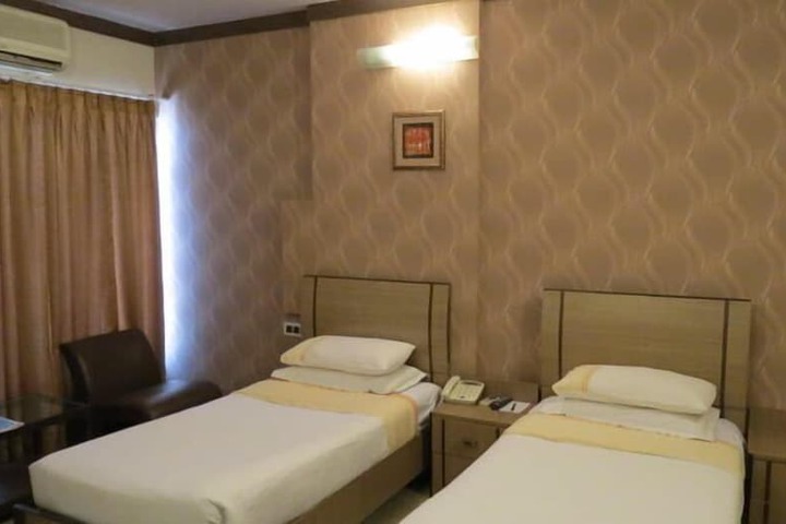 Room 10 of 37