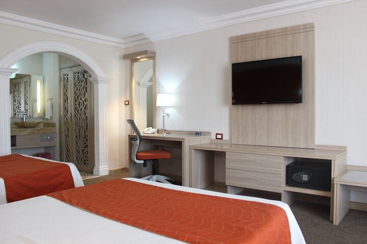 Room 13 of 42