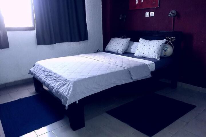 Room 5 of 6