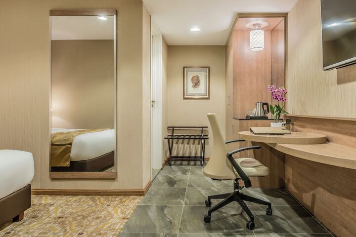 Room 12 of 33