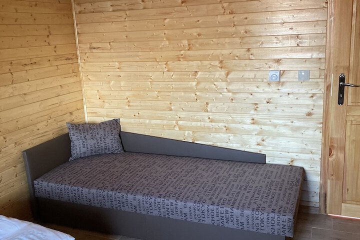 Room 7 of 16