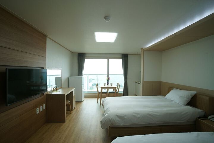 Room 12 of 26