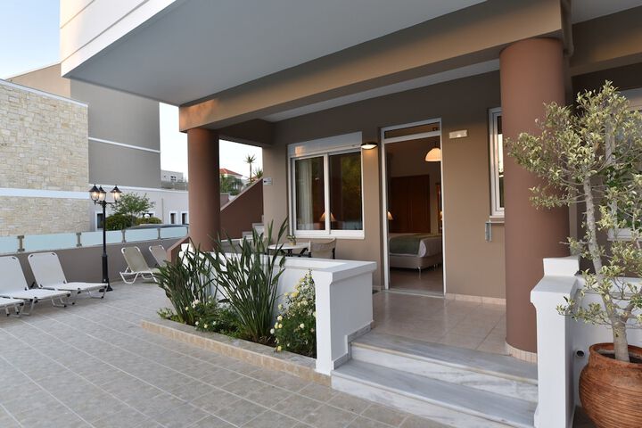 Terrace/Patio 7 of 35