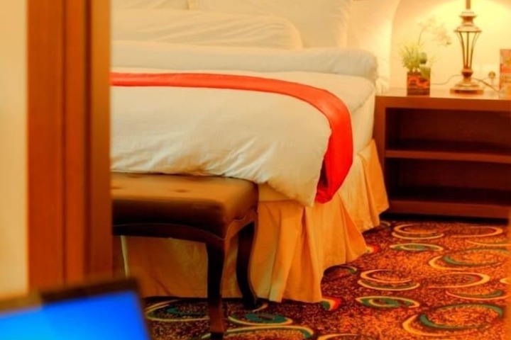 Room 11 of 19