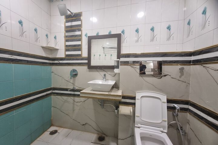 Room 32 of 42
