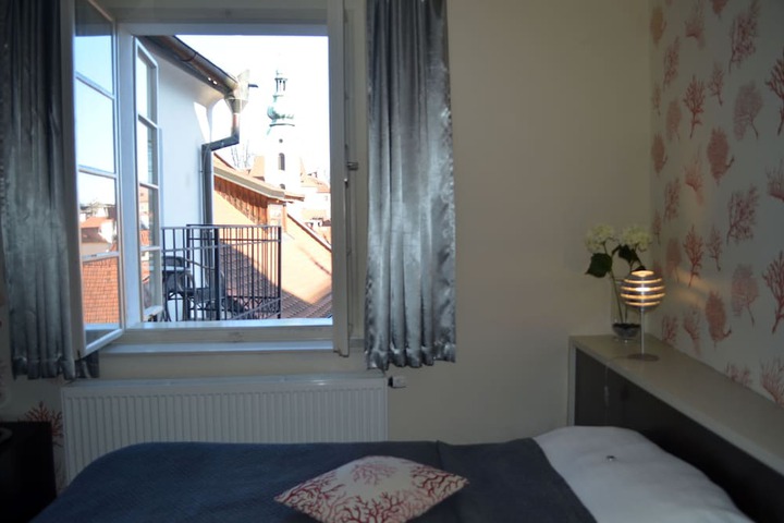 Room 10 of 78