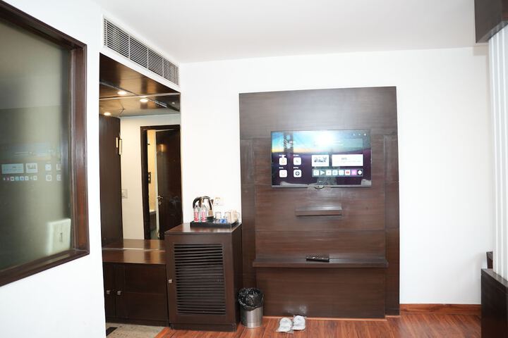 Room 7 of 34