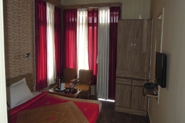 THE RAIKWALS HOTEL & RESTAURANT