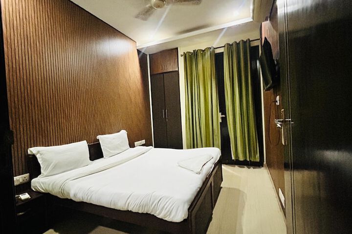 Room 8 of 24