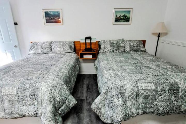 2 Double Beds (3 of 3)