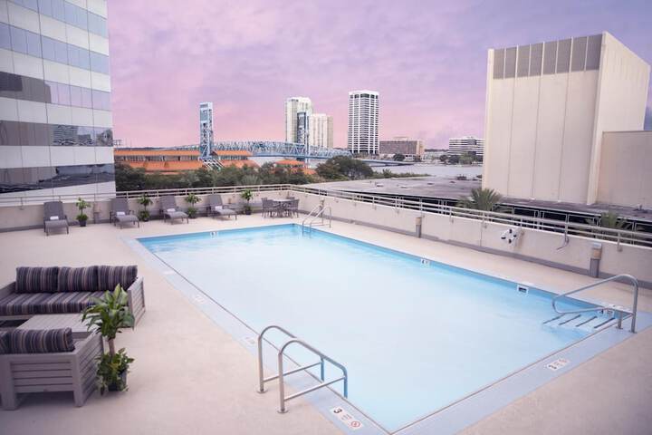 Pool 19 of 33