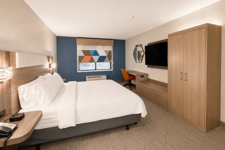 Room 44 of 107