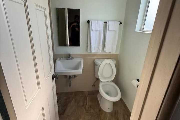 Room 8 of 10