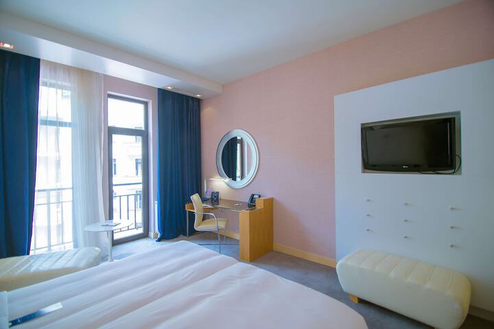 Room 26 of 186