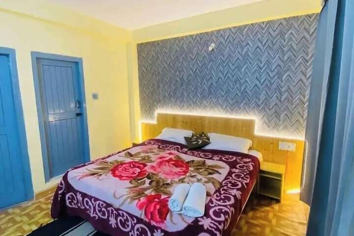 Room 4 of 11