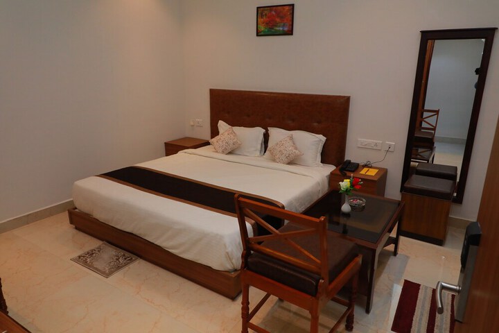 Room 9 of 21
