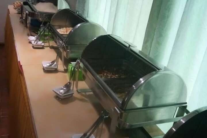 Dining 16 of 21