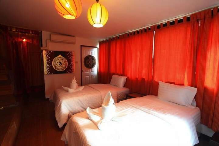 Room 4 of 33