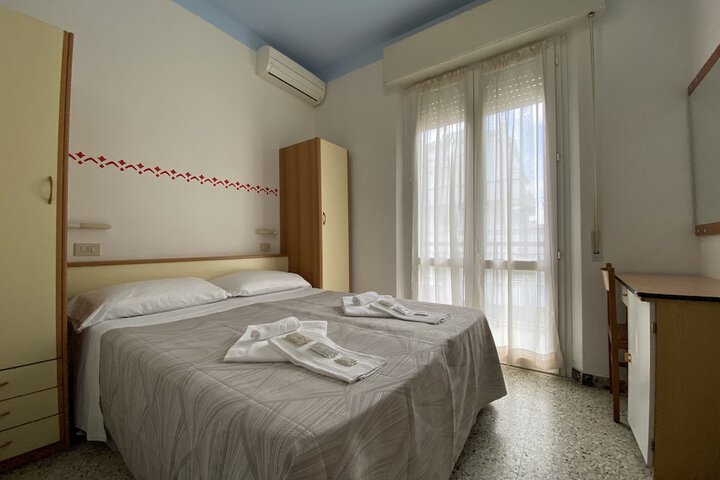 Room 5 of 108
