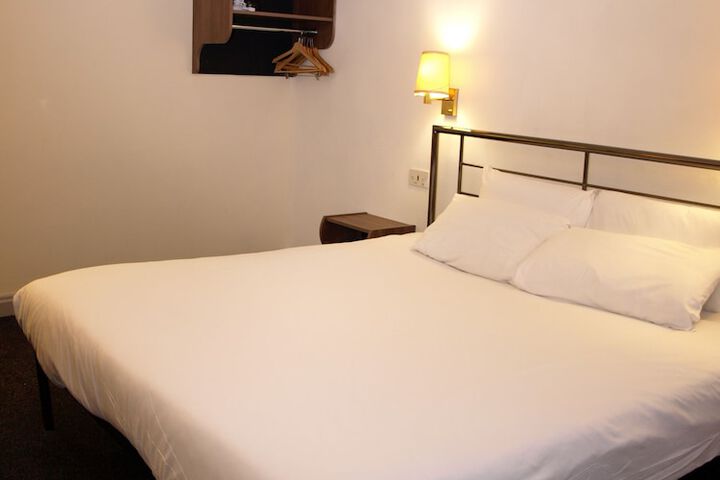 Room 42 of 236