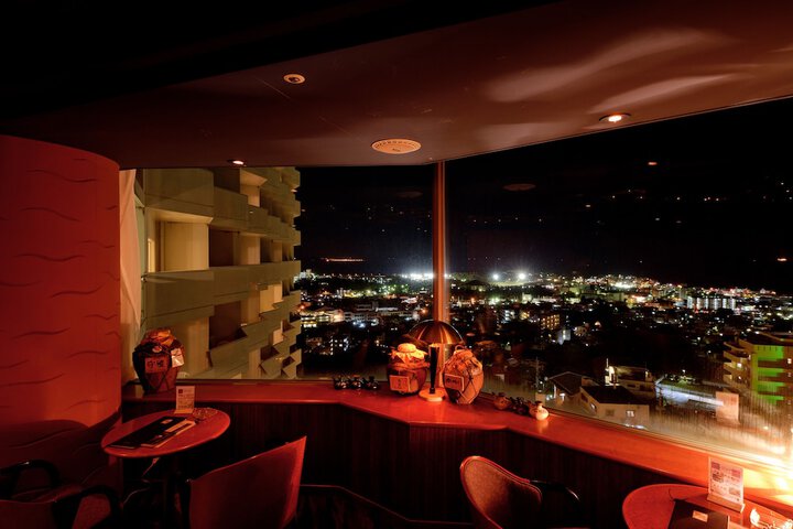 Lounge 29 of 32