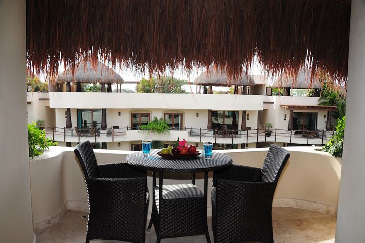 Hotel Exterior 202 of 204