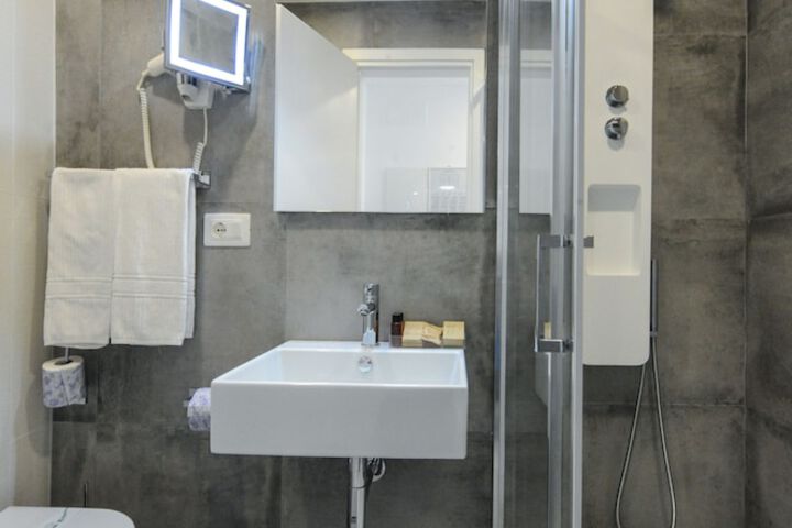 Room 60 of 85